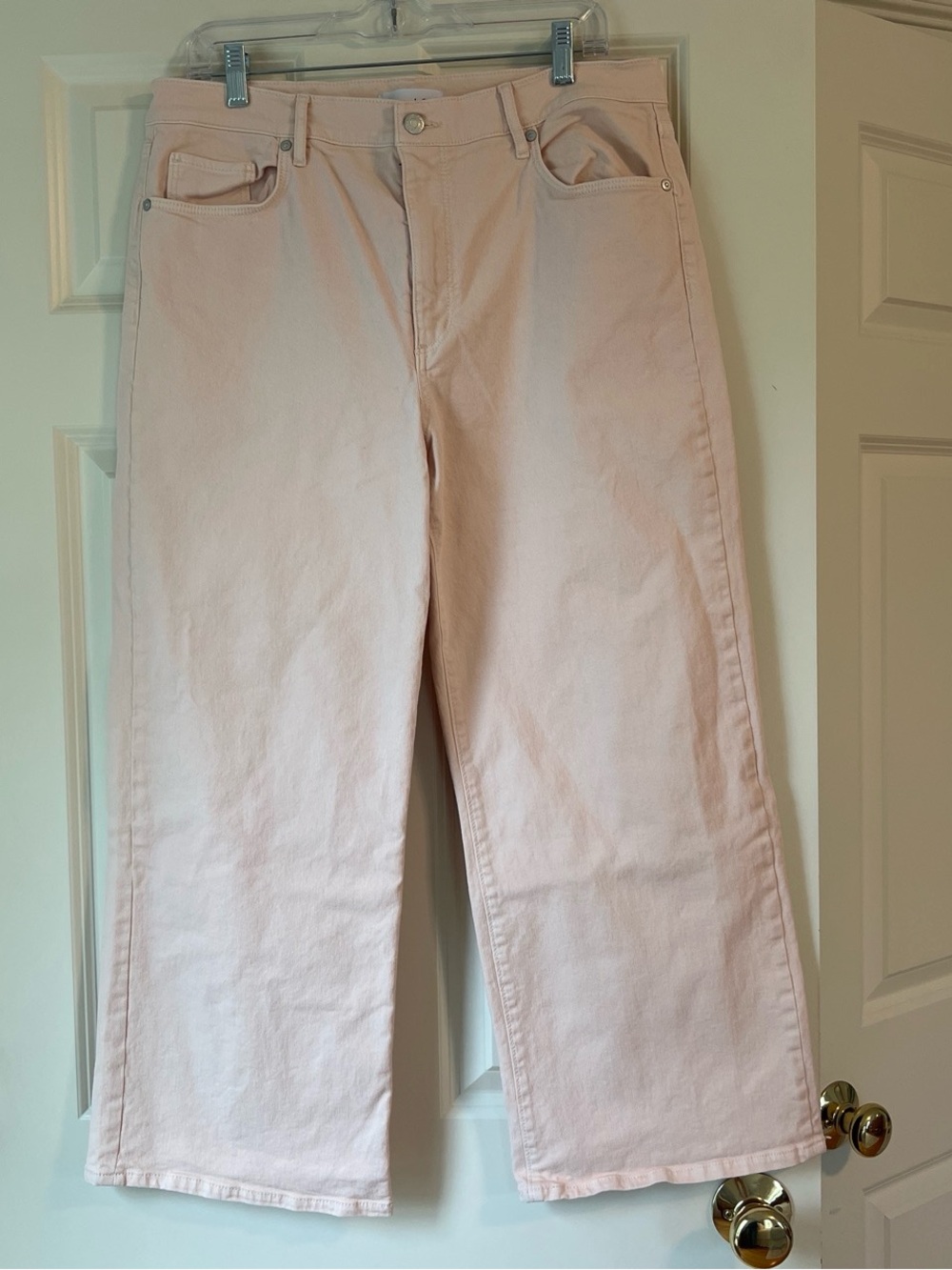 Loft Women's Light Pink Wide-Leg Crop
Jeans